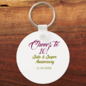 Cheers to 10th wedding anniversary mauve golden na キーホルダー (正面)