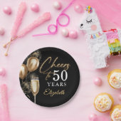 Cheers To 50 Years Black and Gold Balloons ペーパープレート (パーティー)
