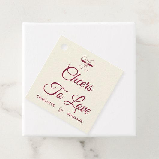 Cheers To Love Burgundy Script Ivory Bow Wedding フェイバータグ (インサイチュ)