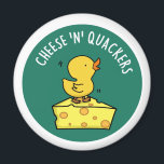 Cheese And Quackers Funny Duck Pun マグネット<br><div class="desc">チーズとカッカーおもしろいダックパンは、チーズとカッカーを作るのが大好きなので、チーズのウェッジの上にかわいいカモを特徴としている。アカおもしろいク、チーズ、クラッカー、パンを愛する家族や友人のためのパンプギフト。</div>