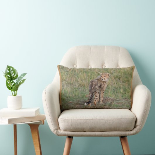 Cheetah Cub and Baby Elephant Throw Pillow ランバークッション (椅子)