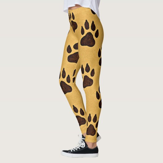 Cheetah Footprint Leggings – “Run Wild in Style” レギンス (左)