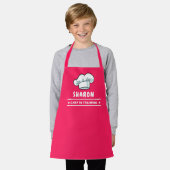 Chef in Training Chef Hat Logo 子供へ Pinkガーリー エプロン (着用した状態)