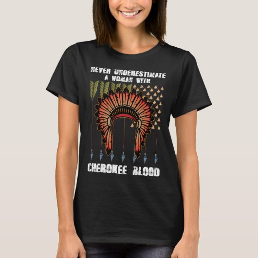 Cherokee Pride Feathers Native American Tシャツ (正面)