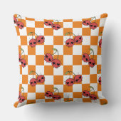 Cherry Skull Checkerboard – Cute Kawaii Vibes クッション (裏面)