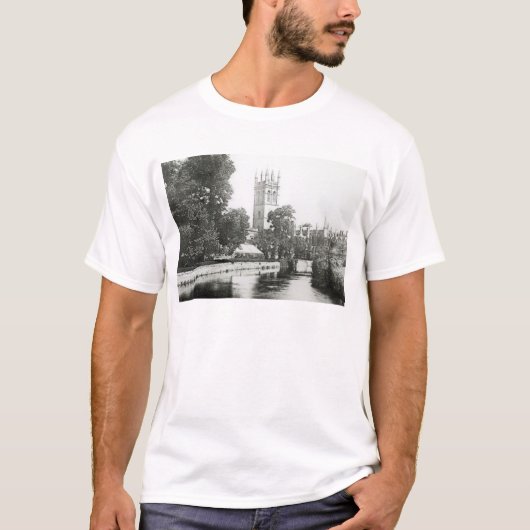 CherwellからのMagdalenの大学 Tシャツ (正面)
