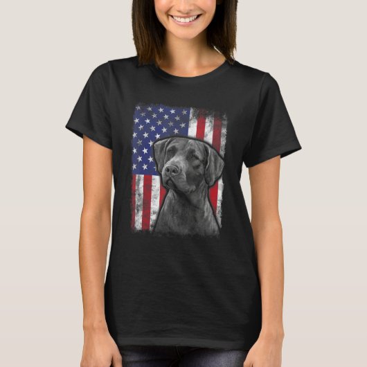 Chesapeake Bay Retriever American Flag Patriotic D Tシャツ (正面)