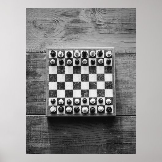 Chess Board Game on Rustic Wooden Table ポスター (正面)
