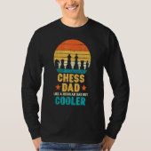Chess Dad Regular But Cooler Retro Fathers Day Tシャツ (正面)