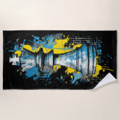 Chess King Graffiti Art – Urban Strategy Illustrat ビーチタオル (正面)