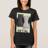 Chess word game Rook and Roll with chess piece roo Tシャツ (正面)