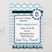 Cheveron Monogramカード(青、ティール（緑がかった色）、灰色) 招待状 (正面/裏面)