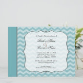 Chevronパターンブラケットフレームティール(緑がかった色)カップルのシャワー 招待状 (スタンド正面)