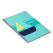 Chevron Sailboat on Chevron パーソナライズされた Notebook ノートブック (右側)