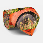 Chevyの古いフェンダーおよびタイヤが付いている首のタイ ネクタイ (ロール)