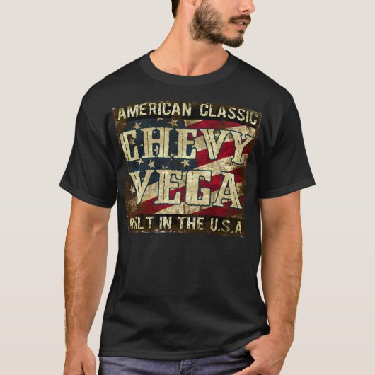 Chevy Vega -米国で造られるクラシックな車 Tシャツ (正面)