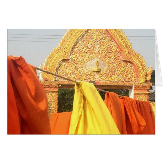 Chiang Mai、タイで乾燥する修道士のローブ (正面横)