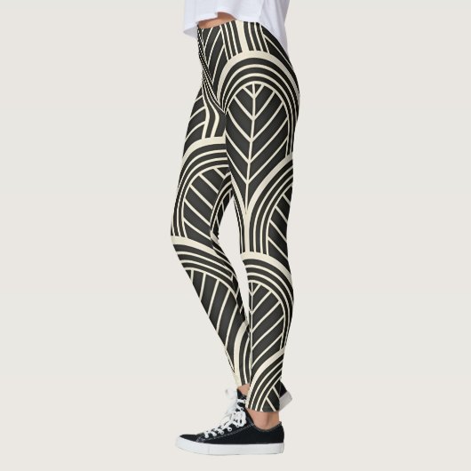 Chic Black and White Geometric Seamless Pattern レギンス (左)