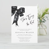 Chic Black Bow She’s Tying the Knot Bridal Shower 招待状 (スタンド正面)