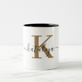 Chic Black Gold Monogram Elegant Script Name Mug ツートーンマグカップ (中央)
