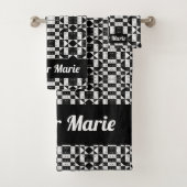 Chic Black & White Floral Checkerboard Custom Name バスタオルセット (インサイチュ)