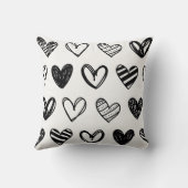 "Chic Black & White Heart Pillow – Stylish Home De クッション (裏面)
