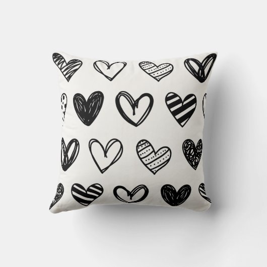 "Chic Black & White Heart Pillow – Stylish Home De クッション (裏面)