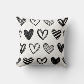 "Chic Black & White Heart Pillow – Stylish Home De クッション (正面)
