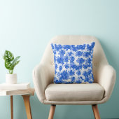 Chic Blossoms: Vibrant Blue Cushion クッション (椅子)