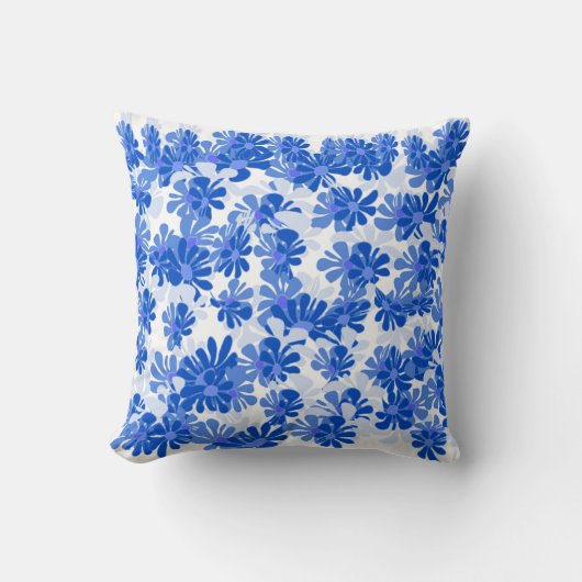 Chic Blossoms: Vibrant Blue Cushion クッション (正面)
