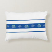 Chic Blue and White Stripes Sea Shells and Fish アクセントクッション (正面)