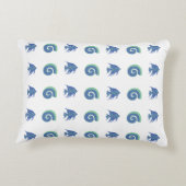 Chic Blue and White Stripes Sea Shells and Fish アクセントクッション (裏面)