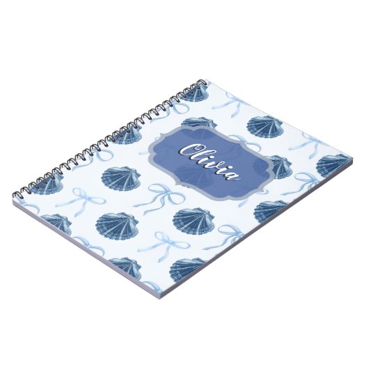 Chic Blue Coastal Shells and Bows Personalized ノートブック (左側)