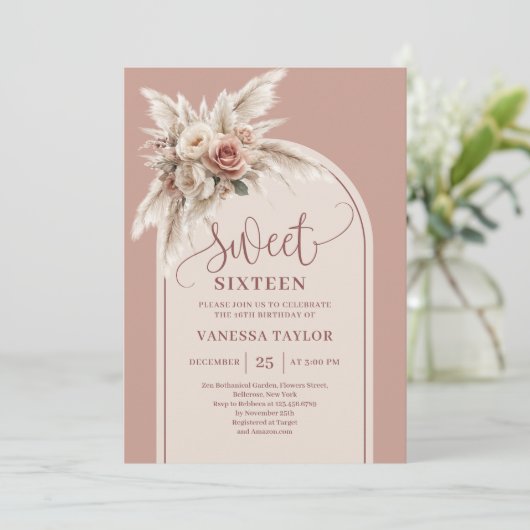 Chic Boho Arch Dusty Rose Pampas Floral Sweet 16 招待状 (スタンド正面)