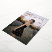 Chic Bow Modern Typography Photo Graduation Gold 箔招待状 (回転した状態)