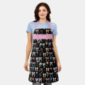 Chic Bow Pink Black Floral Elegance Pattern Baking エプロン (着用した状態)