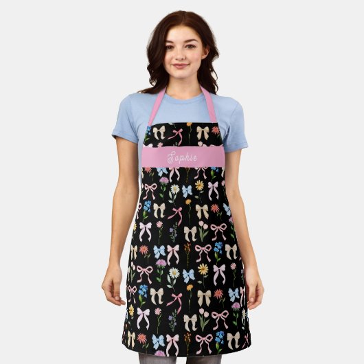 Chic Bow Pink Black Floral Elegance Pattern Baking エプロン (着用した状態)