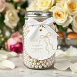 Chic Bow She's Tying the Knot Pearl Bridal Shower  フェイバータグ<br><div class="desc">Complete your celebration details with these chic pearl bow “She’s Tying the Knot” bridal shower favor tags, featuring a delicate bow illustration and elegant, modern typography for a soft romantic aesthetic. Designed to complement feminine, coquette, and classy bridal shower themes, these tags are perfect for dressing up favor bags, gift...</div>