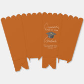 Chic Burnt Orange Graduation Party Popcorn フェイバーボックス (見開き)