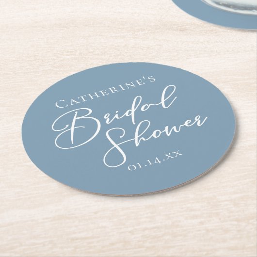 Chic Dusty Blue Bridal Shower Personalized ラウンドペーパーコースター (アングル)