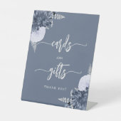 Chic Dusty Blue Silver Floral Wedding Cards Gifts 台座サイン (正面)