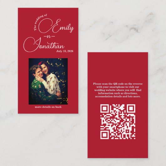 Chic Editorial Deep Red Compact QR Code Wedding エンクロージャーカード (正面/裏面)
