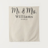 Chic Elegant Script Mr and Mrs Wedding Reception タペストリー (正面)