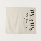 Chic Elegant Script Mr and Mrs Wedding Reception タペストリー (正面(横))