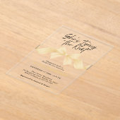 Chic Gold Bow She's Tying the Knot Bridal Shower アクリル招待状 (レイダウン)