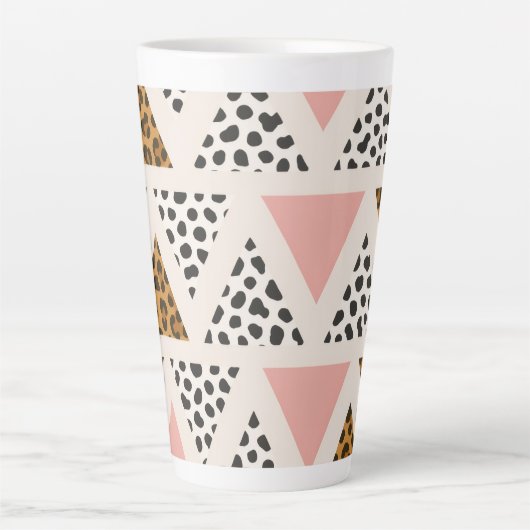 Chic Leopard & Pink Triangle Pattern カフェラテマグ (正面)