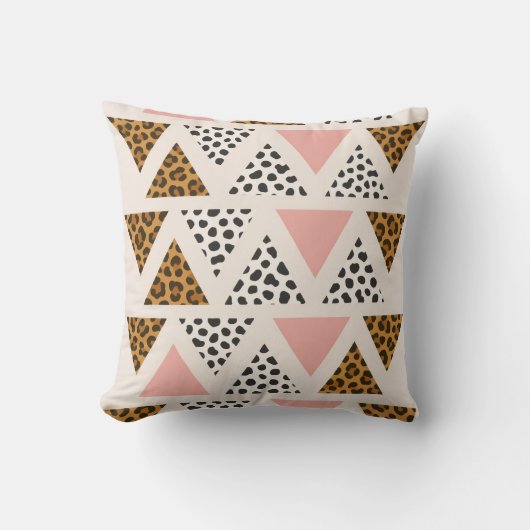 Chic Leopard & Pink Triangle Pattern クッション (正面)