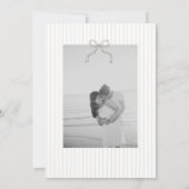 Chic Minimalist Stripe Green Wedding Invitation  招待状 (裏面)