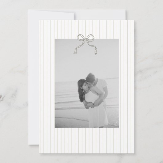 Chic Minimalist Stripe Green Wedding Invitation  招待状 (裏面)