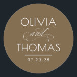 Chic Modern Minimalist Typography Brown Wedding ラウンドシール<br><div class="desc">Minimalist brown wedding seals place the couple’s names front and center — boldly presented and elegantly connected by a calligraphic “and” that adds a graceful,  romantic flourish.

Fully customizable to reflect your unique style — with adjustable text and background colors to perfectly complement your wedding aesthetic.</div>